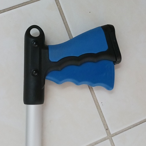 32" Foldable Reaching Aid Device - Picture 3 of 4